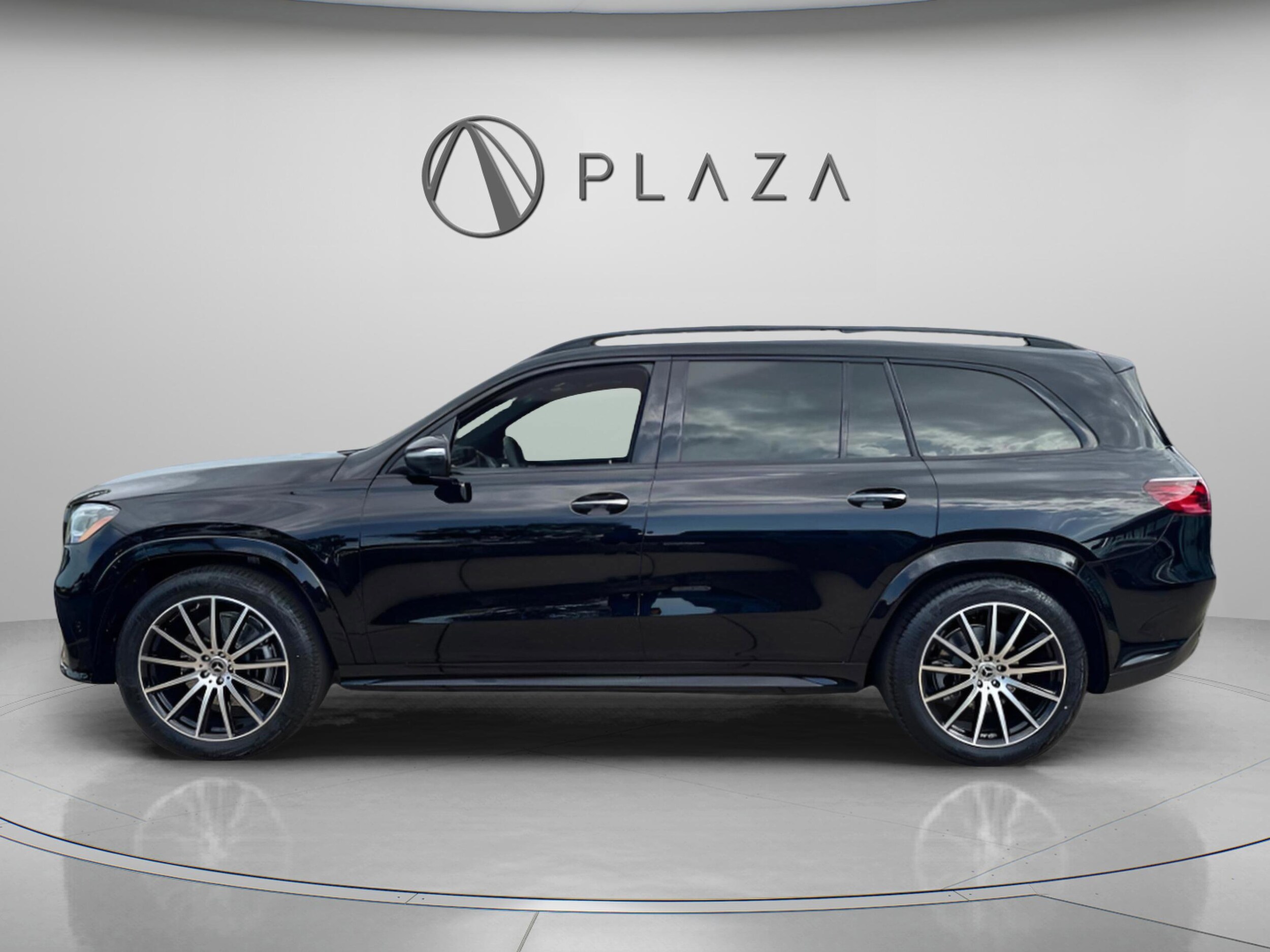 2025 Mercedes Benz GLS 450 4MATIC photo 2