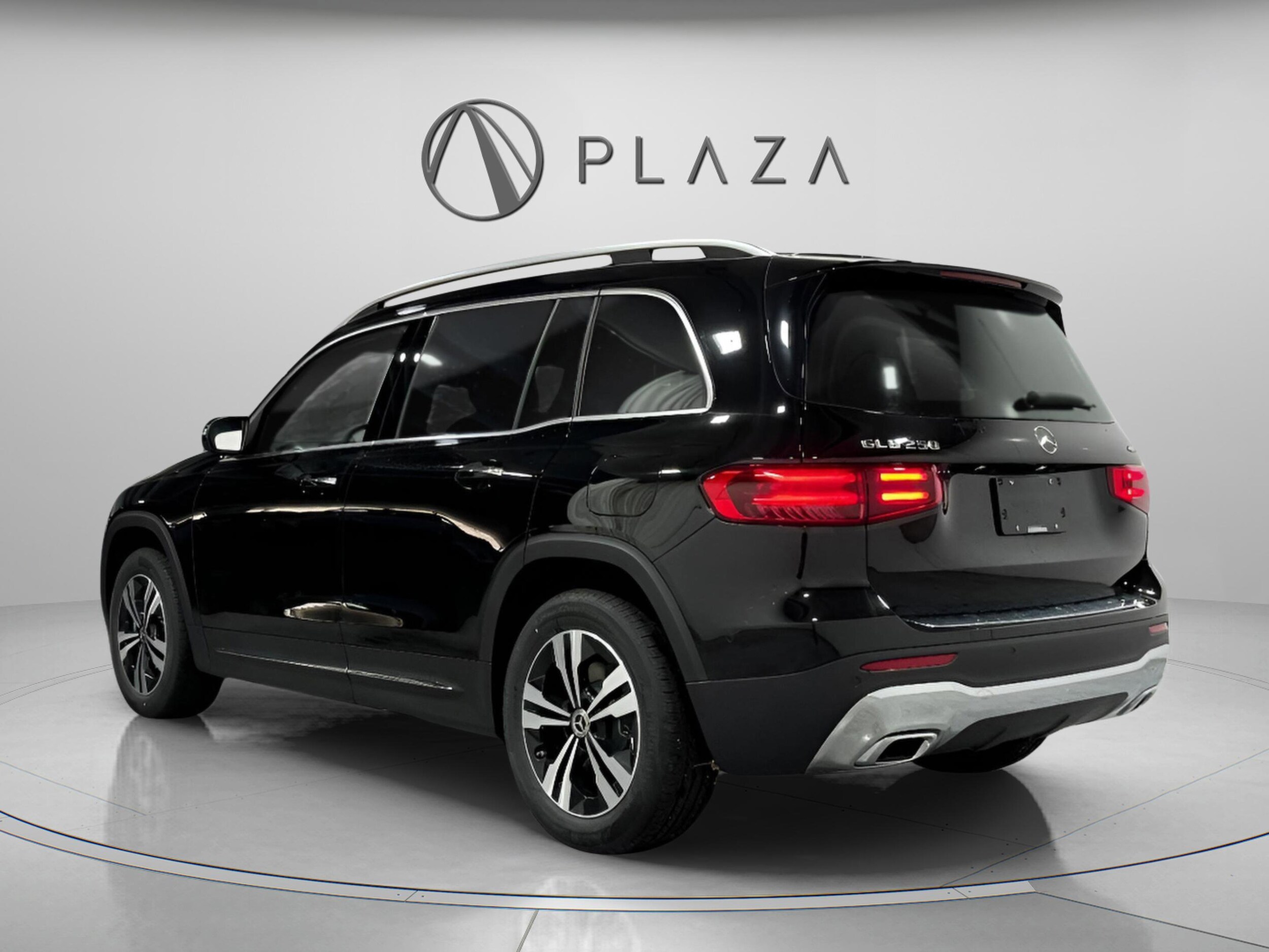 2025 Mercedes Benz GLB 250 4MATIC photo 3