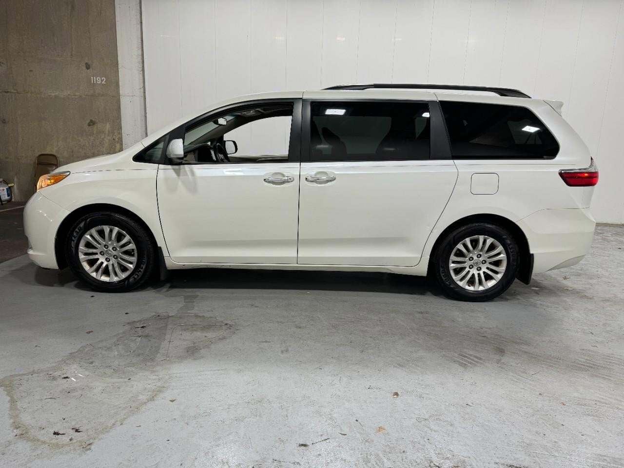 Used 2015 Toyota Sienna XLE with VIN 5TDYK3DC8FS547736 for sale in Creve Coeur, MO