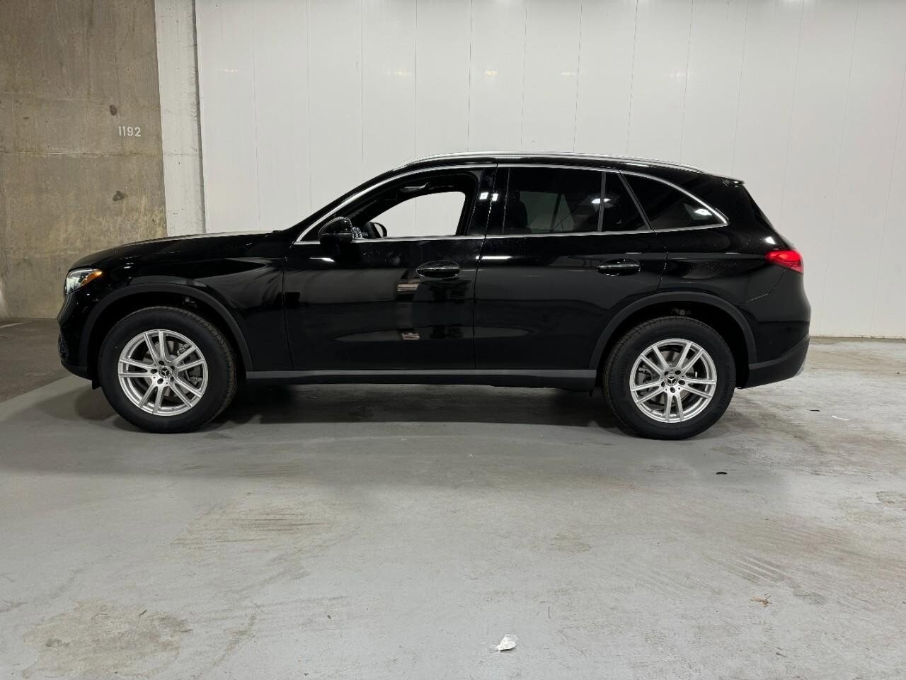 2026 Mercedes Benz GLC 300 4MATIC photo 2