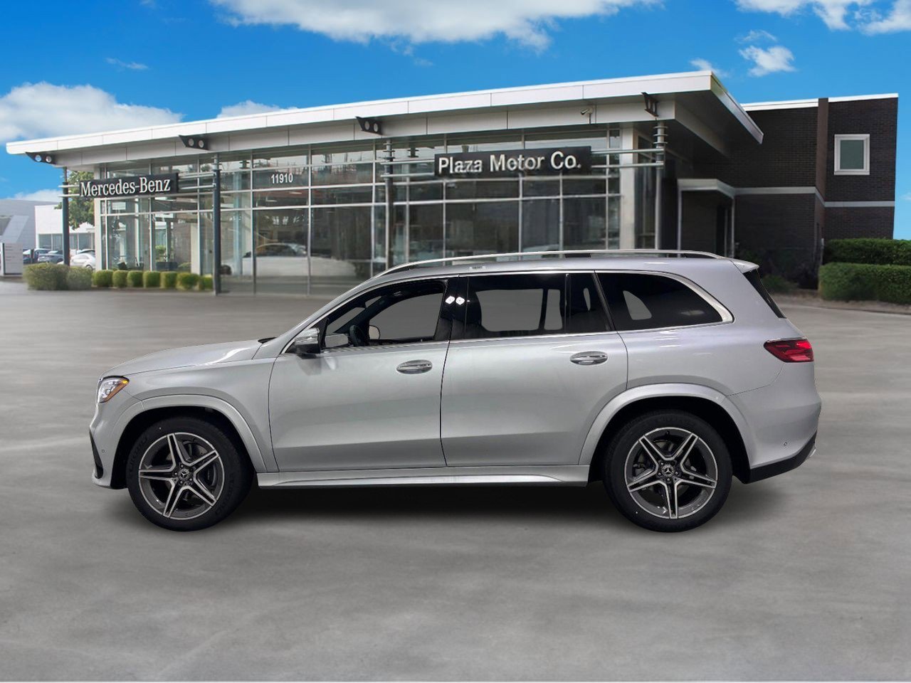 2025 Mercedes Benz GLS 450 4MATIC photo 2