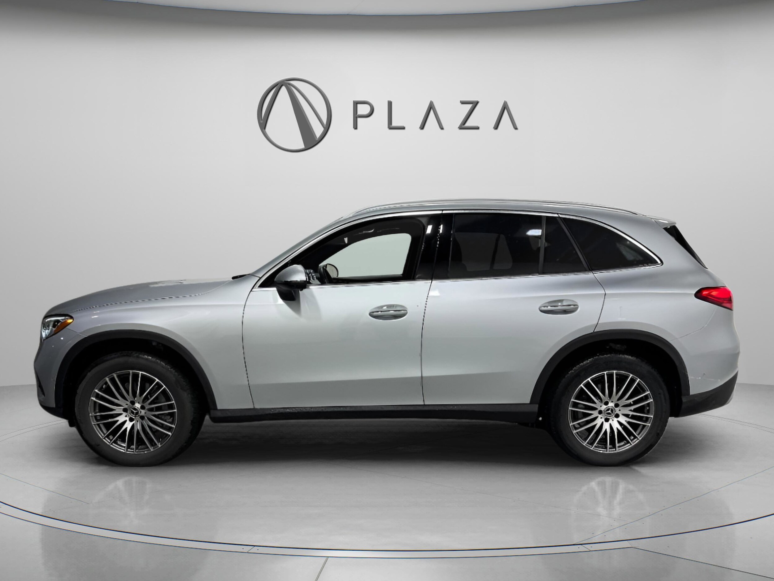 2026 Mercedes Benz GLC 300 4MATIC photo 2