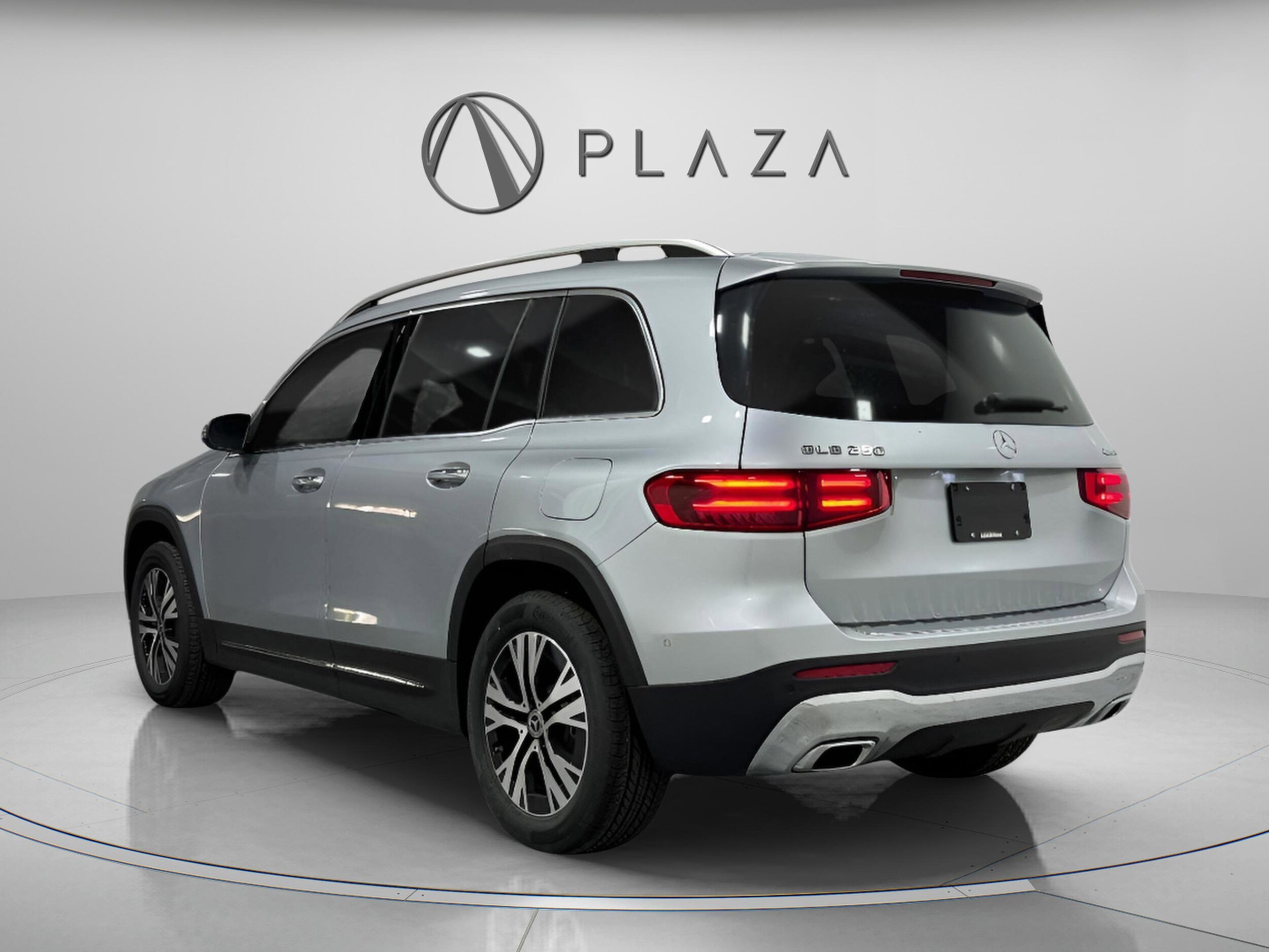 2026 Mercedes Benz GLB 250 4MATIC photo 2