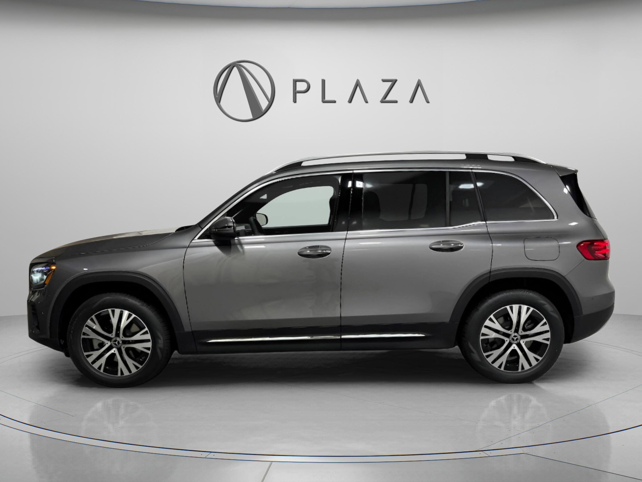 2025 Mercedes Benz GLB 250 4MATIC photo 2