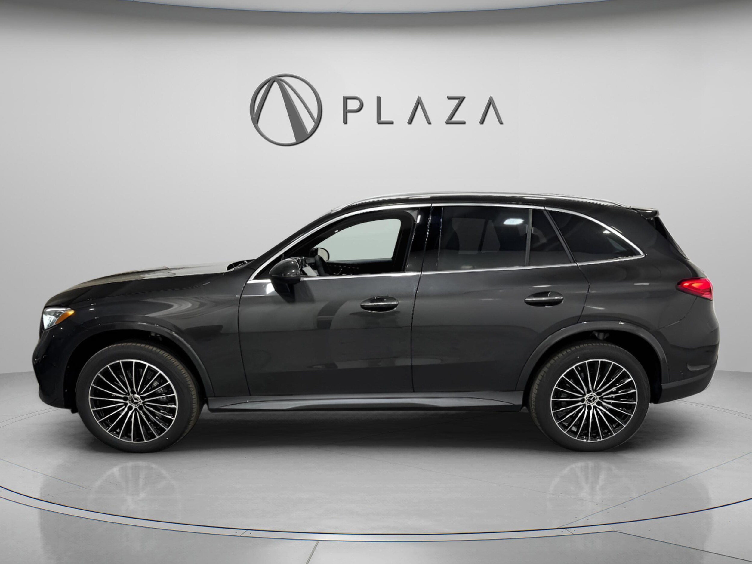 2026 Mercedes Benz GLC 300 4MATIC photo 2