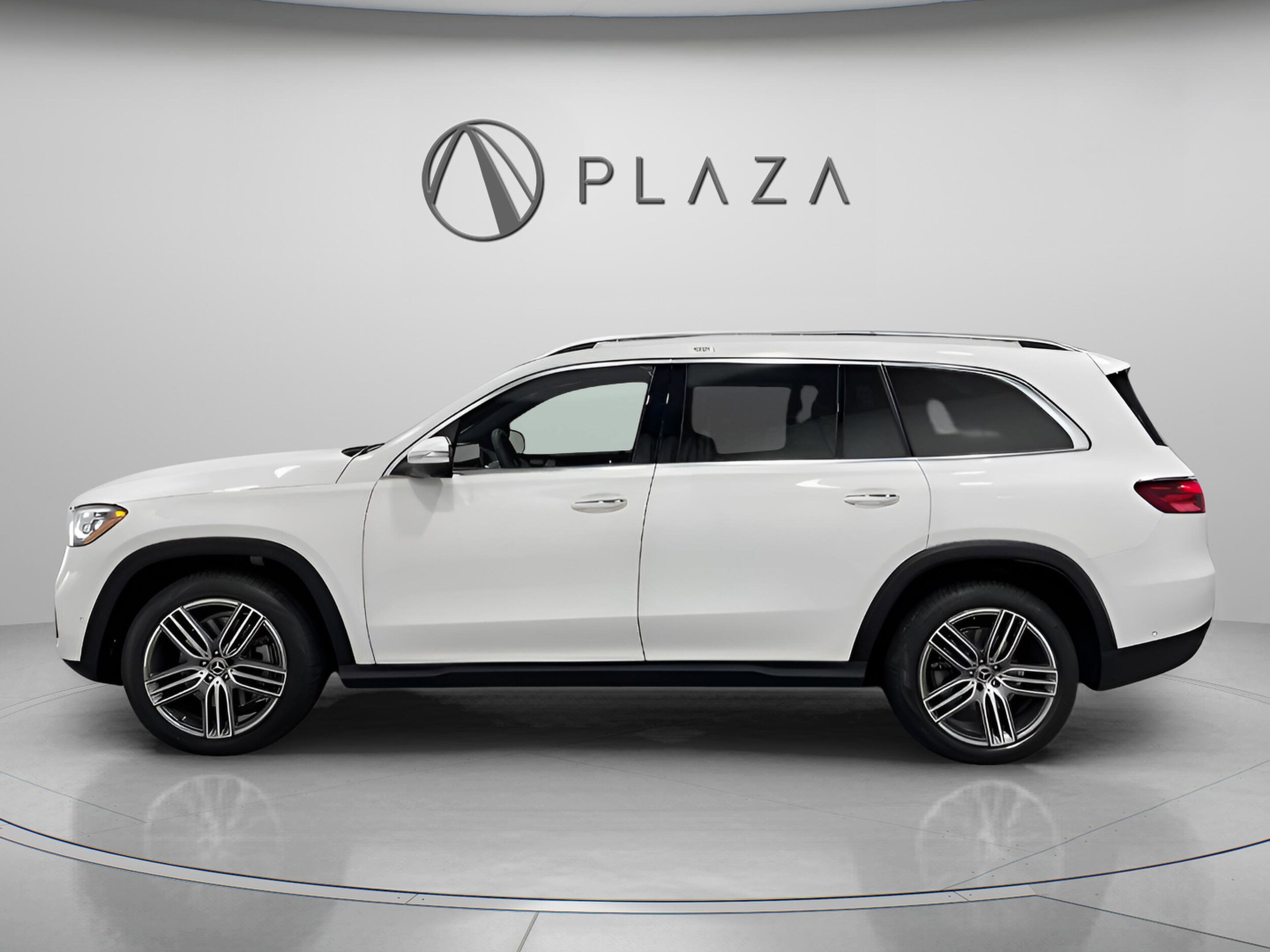 2025 Mercedes Benz GLS 450 4MATIC photo 2