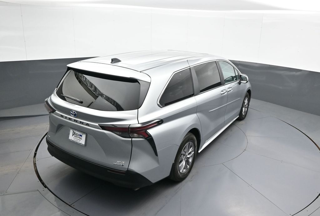 2024 Toyota Sienna XLE - Photo 40