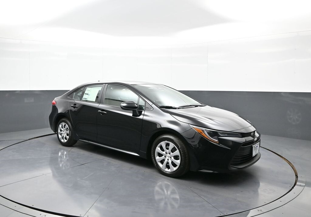 2025 Toyota Corolla LE photo 4