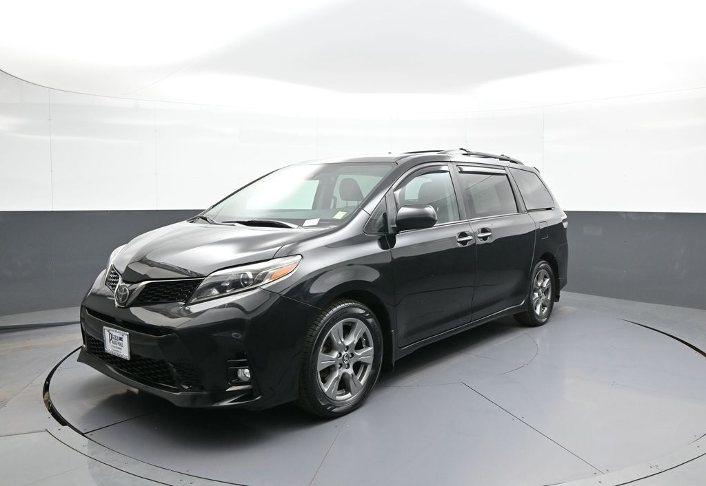 2019 Toyota Sienna SE V6 7-Passenger AWD's photo