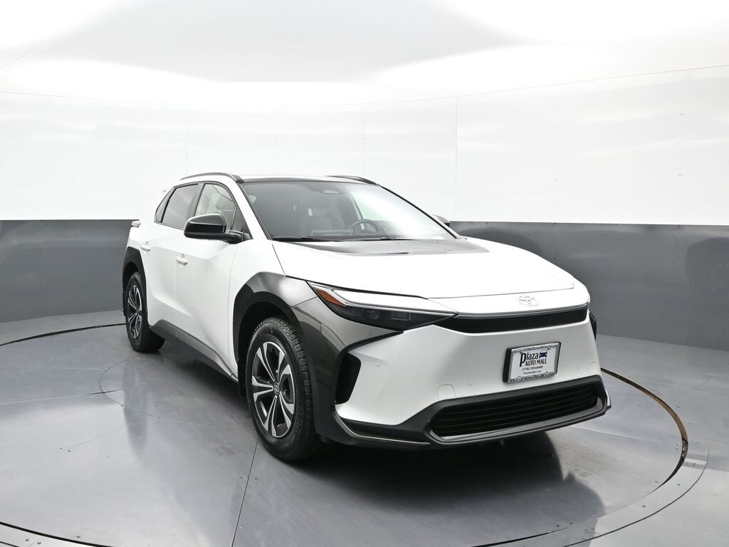 2023 Toyota bZ4X XLE photo 3