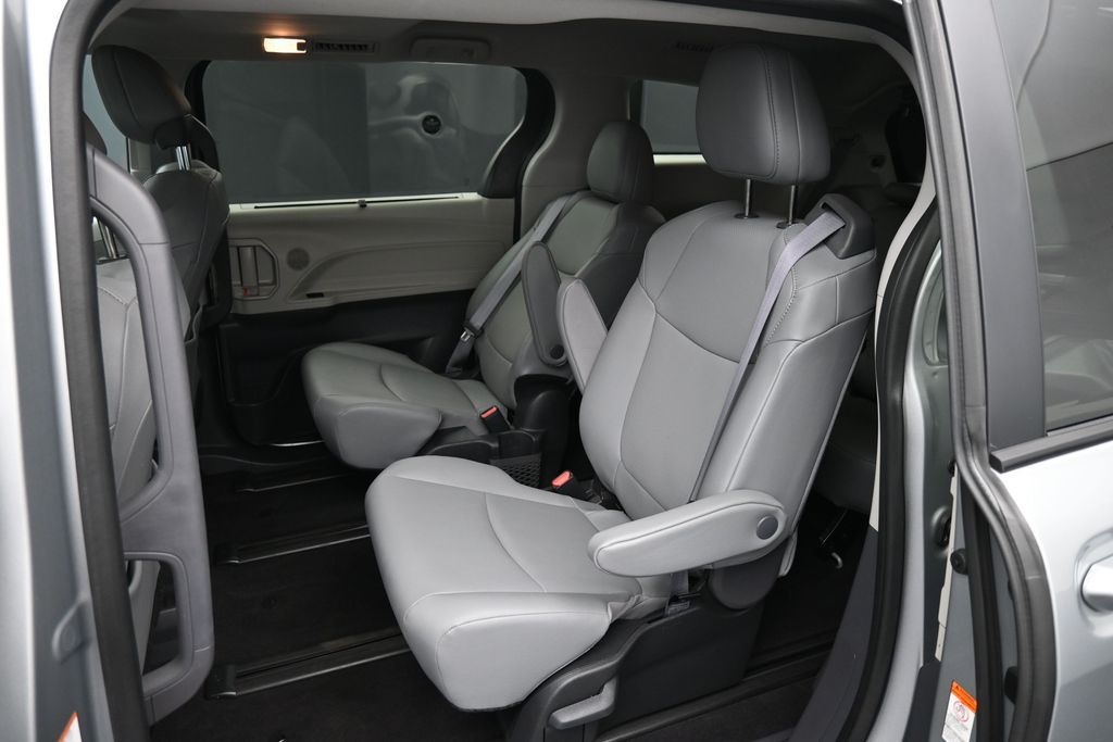 2024 Toyota Sienna XLE - Photo 22
