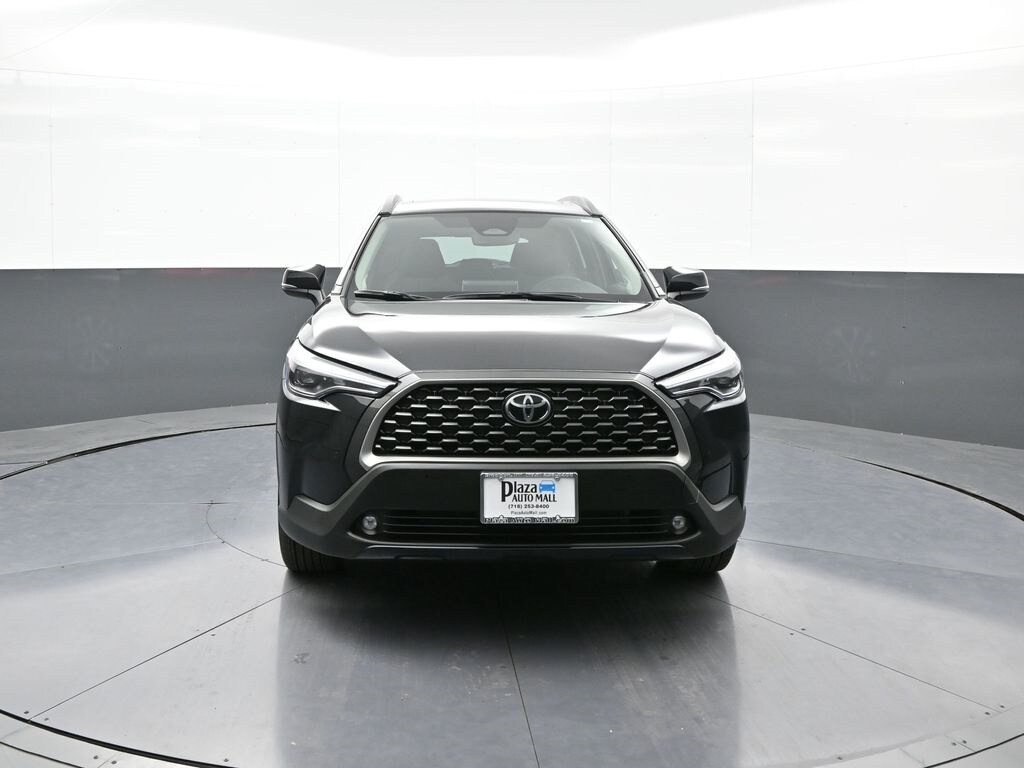 2025 Toyota Corolla Cross XLE photo 2