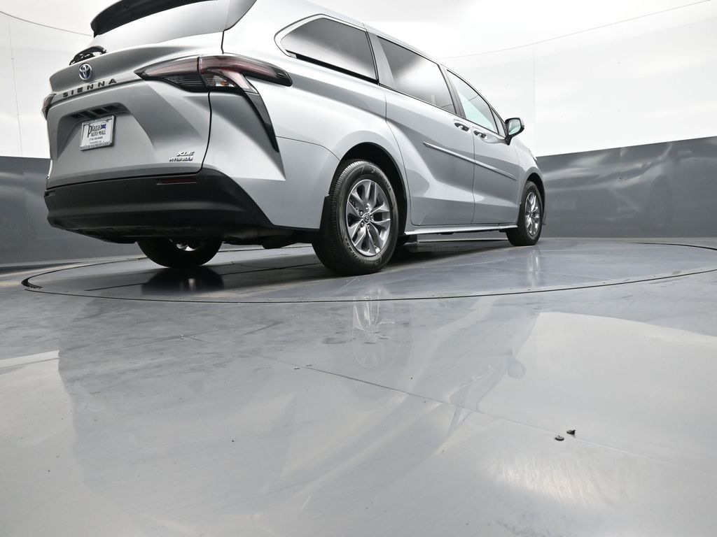 2024 Toyota Sienna XLE - Photo 32