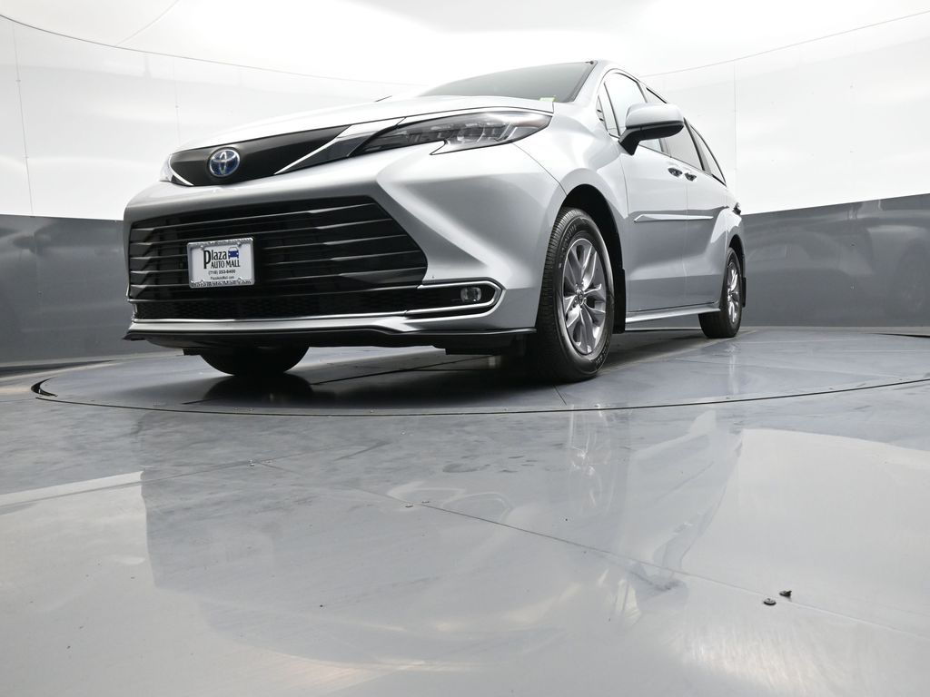 2024 Toyota Sienna XLE - Photo 28
