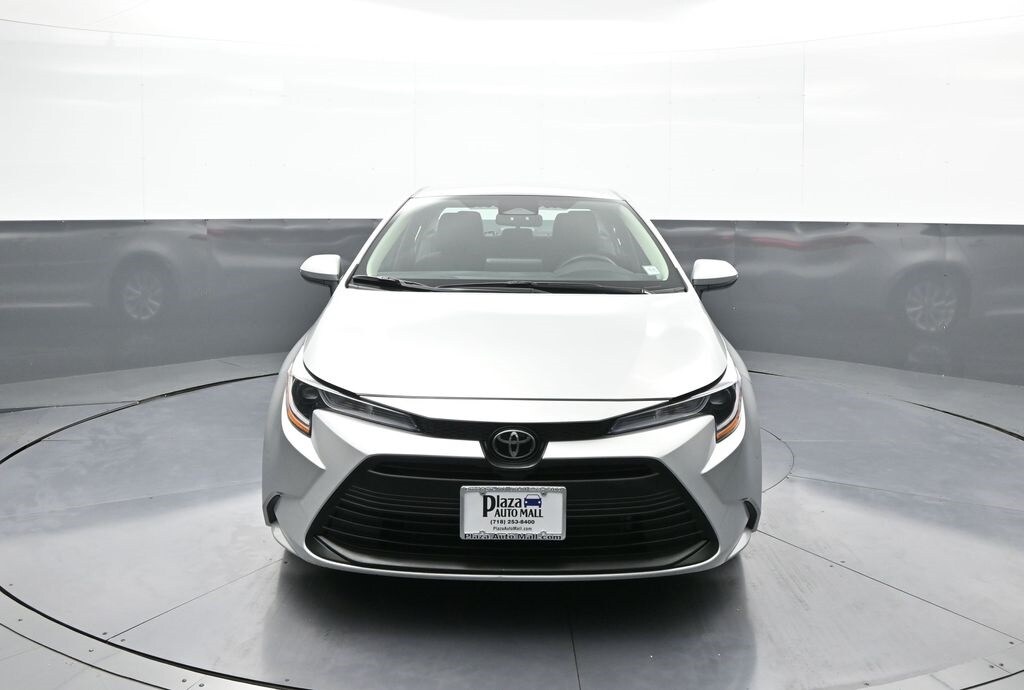 2024 Toyota Corolla LE photo 2