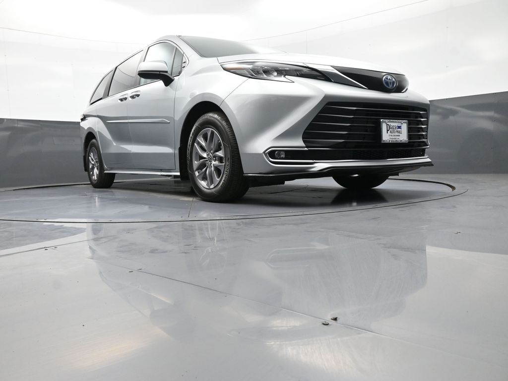 2024 Toyota Sienna XLE - Photo 30