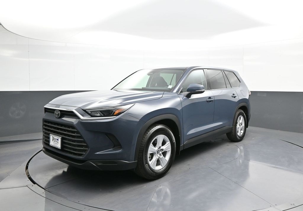 2025 Toyota Grand Highlander LE's photo