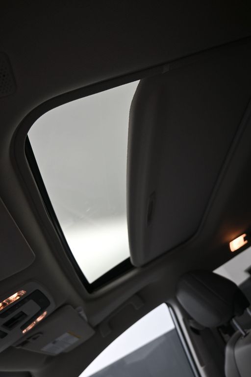 2024 Toyota Sienna XLE - Photo 18