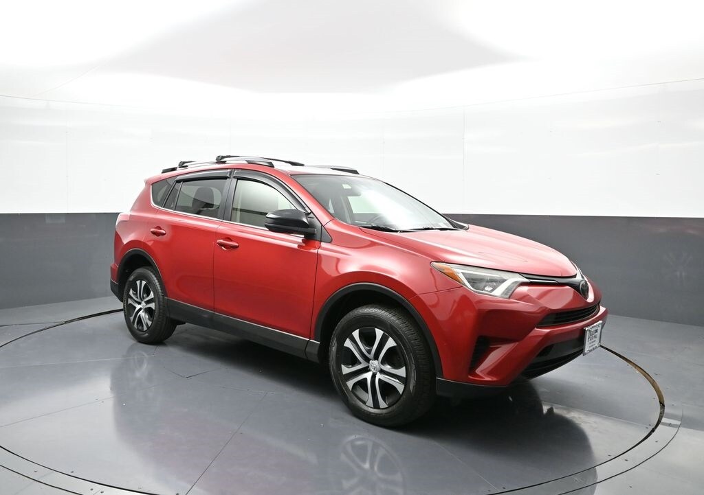 2017 Toyota RAV4 LE photo 4