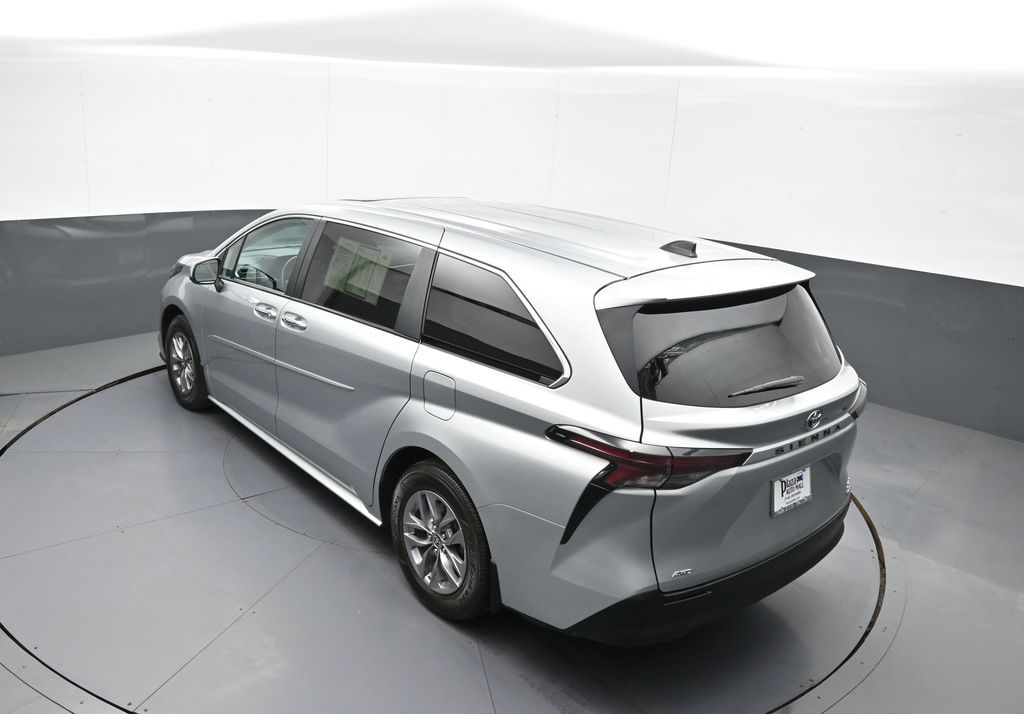 2024 Toyota Sienna XLE - Photo 42