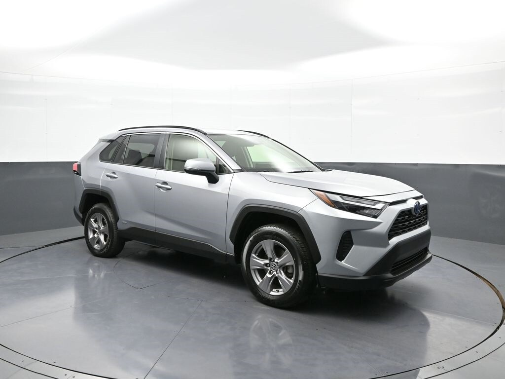 2024 Toyota RAV4 Hybrid XLE photo 4