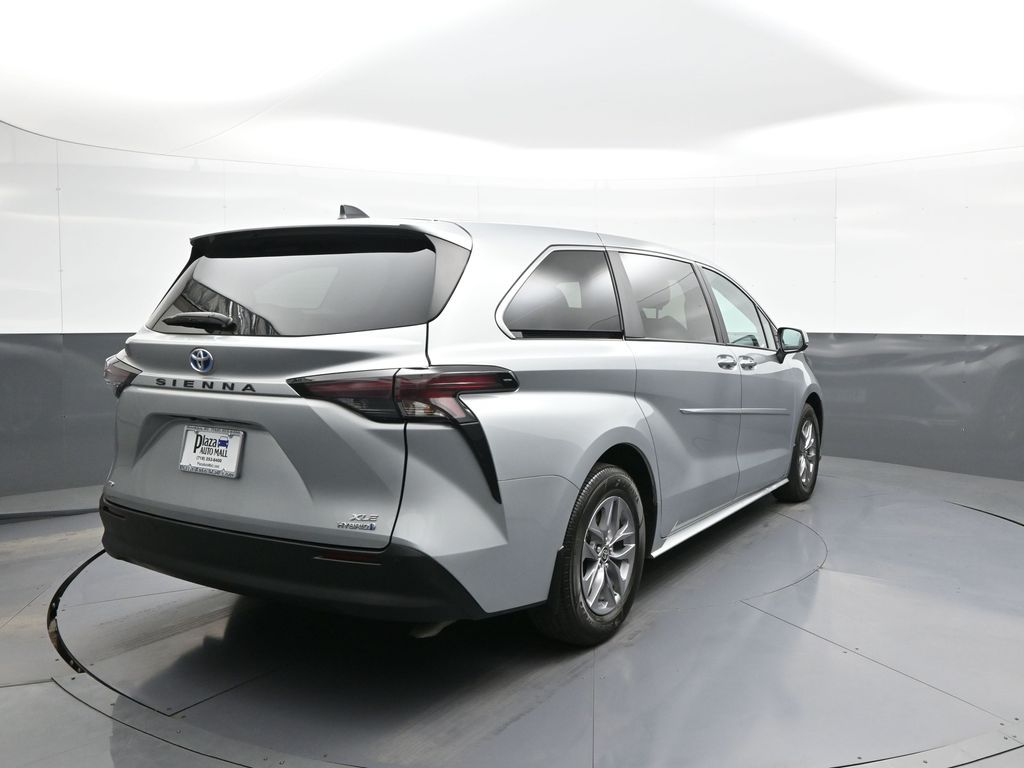 2024 Toyota Sienna XLE - Photo 6