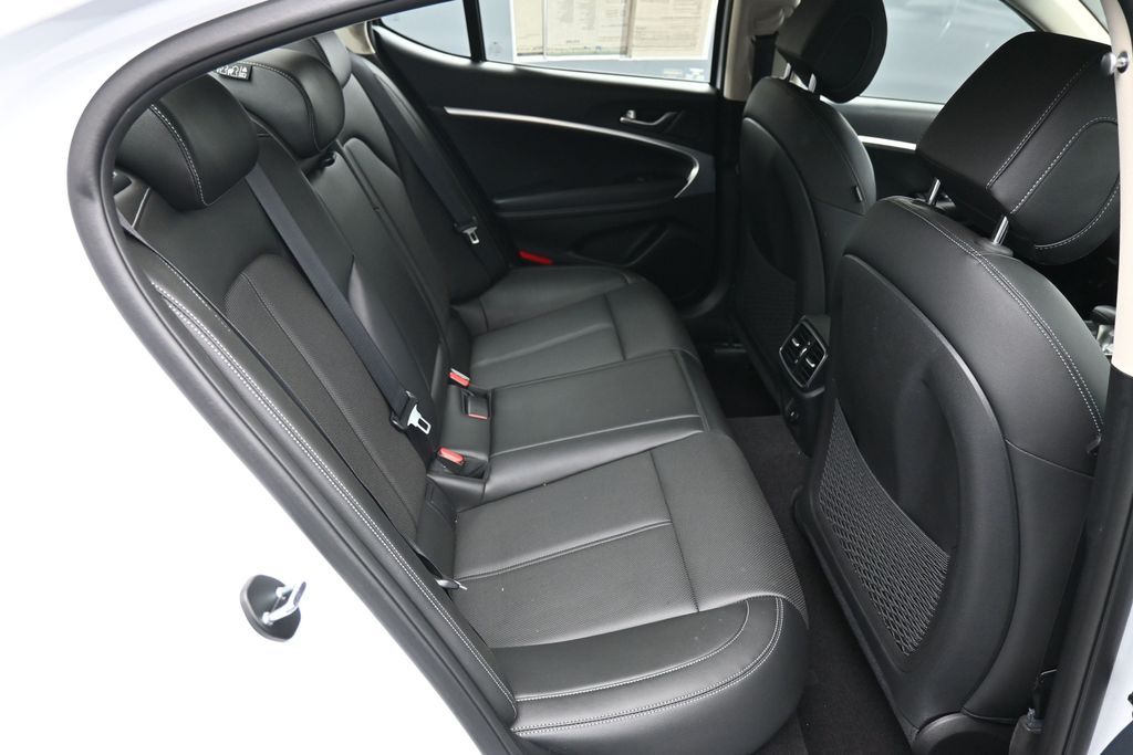 2023 GENESIS G70 Standard - Photo 23