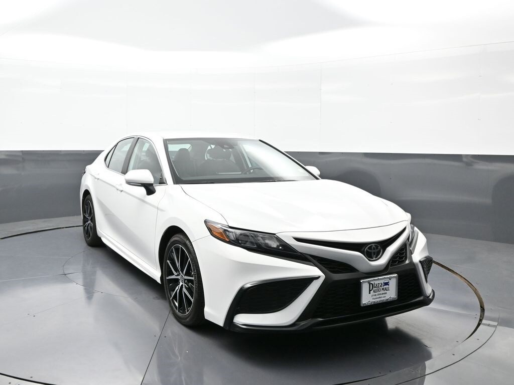 2024 Toyota Camry SE photo 3