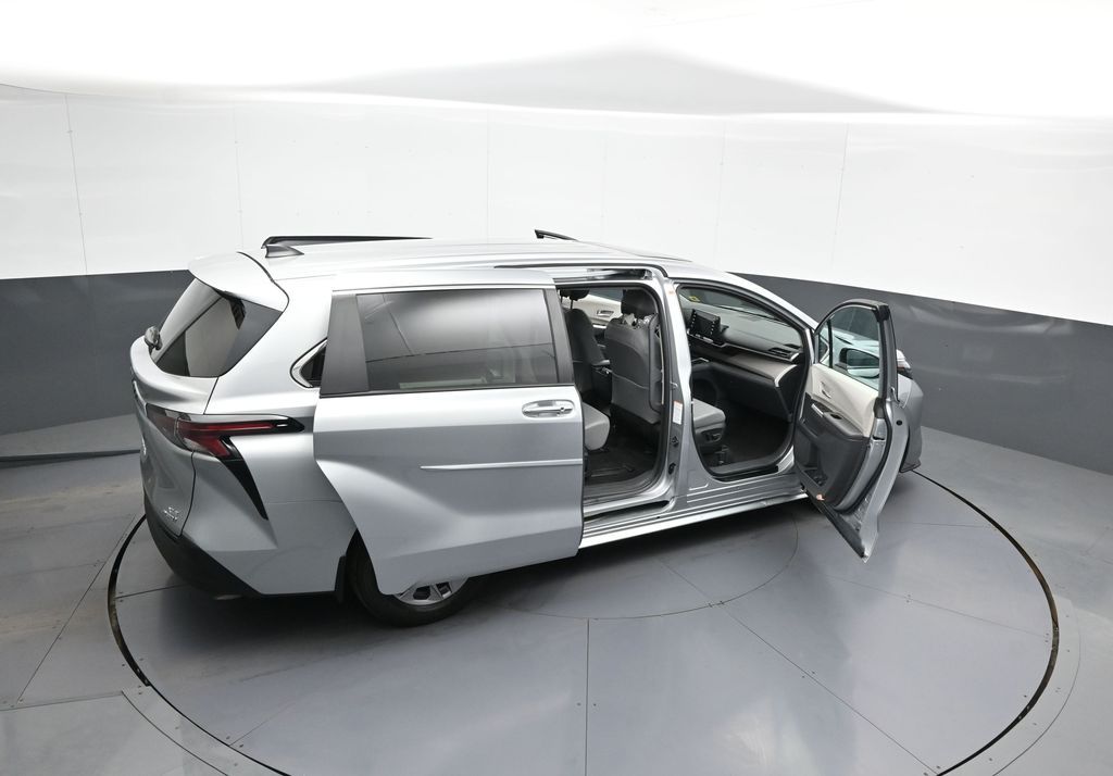 2024 Toyota Sienna XLE - Photo 47