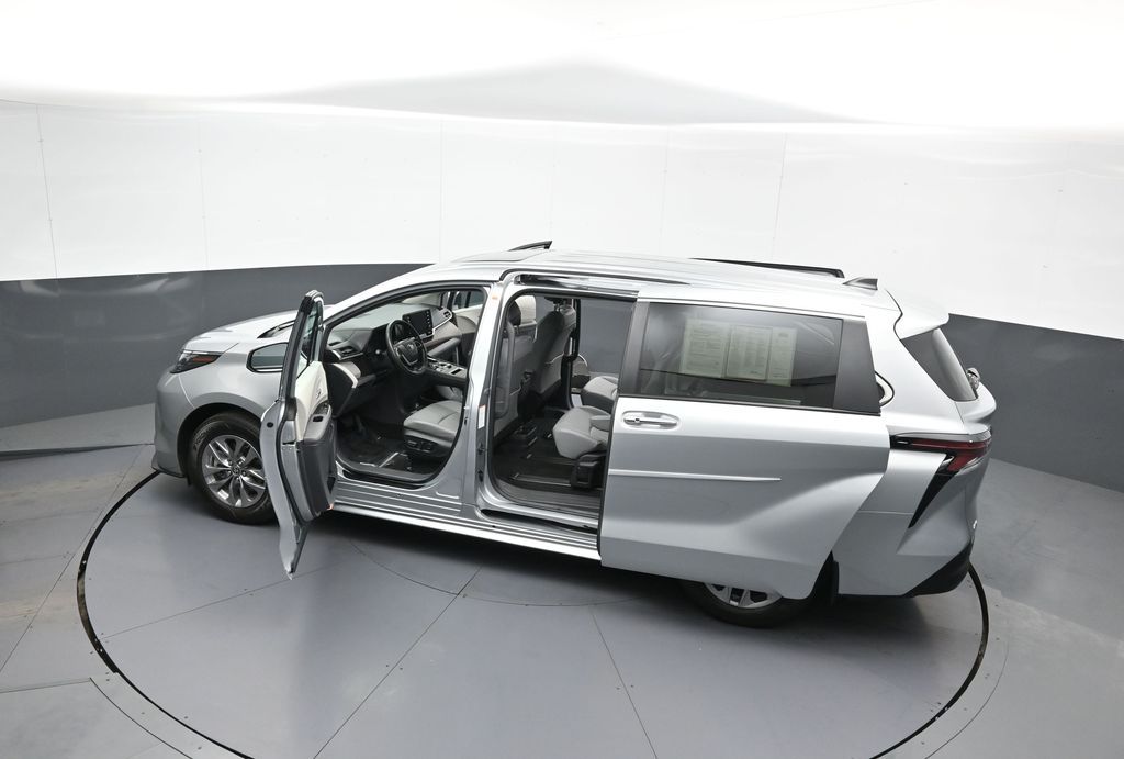 2024 Toyota Sienna XLE - Photo 46