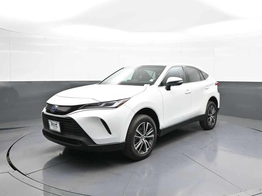 2024 Toyota Venza LE's photo