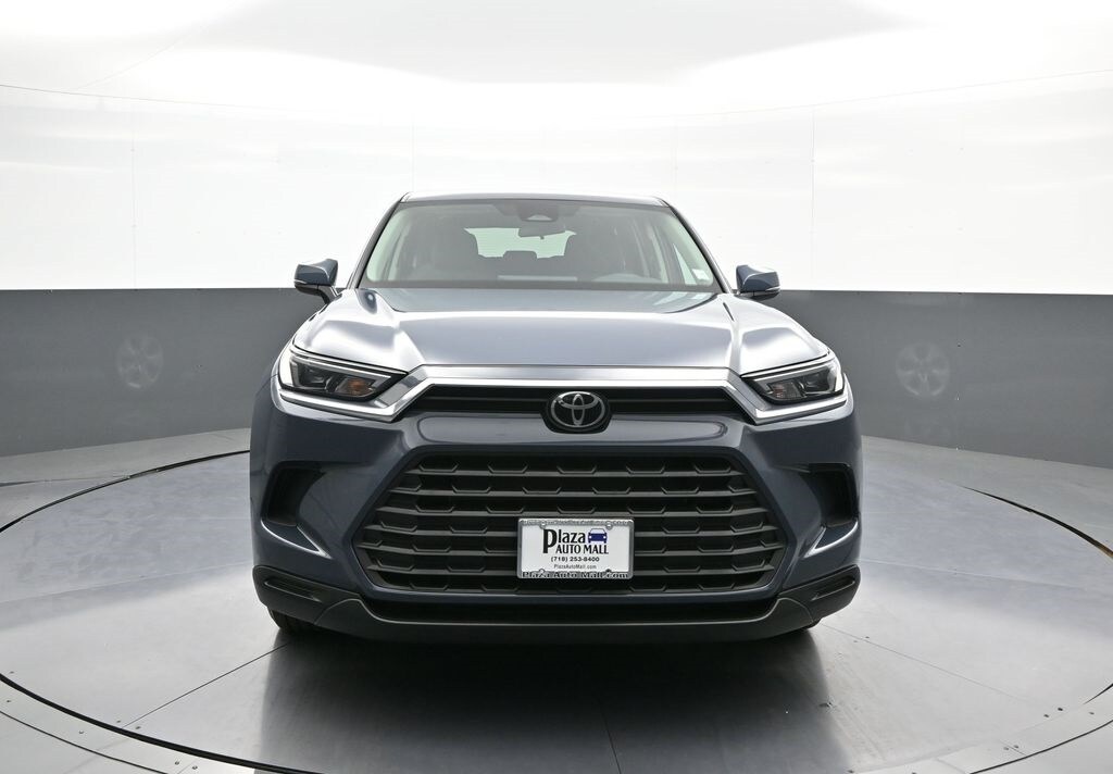 2025 Toyota Grand Highlander LE photo 2