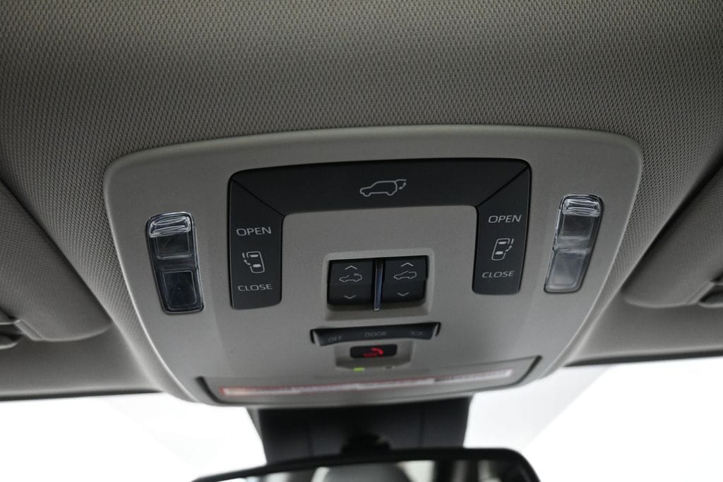 2024 Toyota Sienna XLE - Photo 17