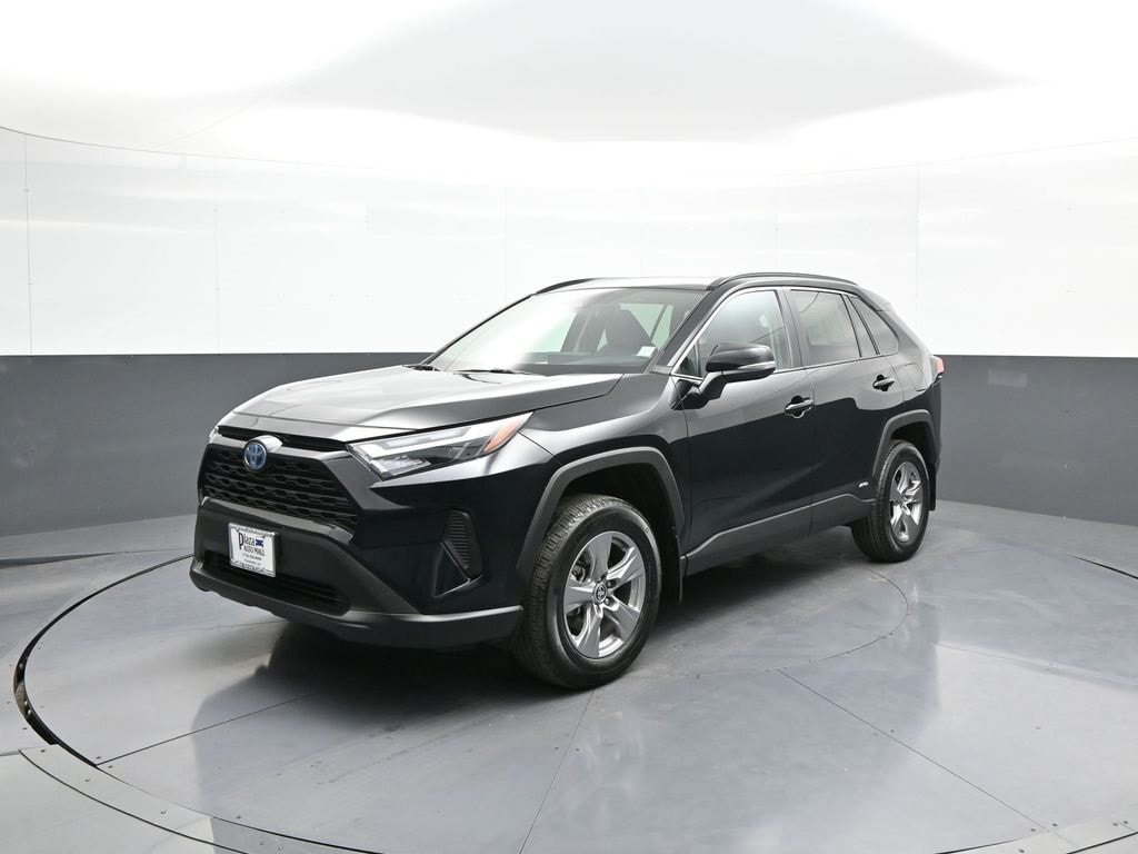 2024 Toyota RAV4 XLE's photo