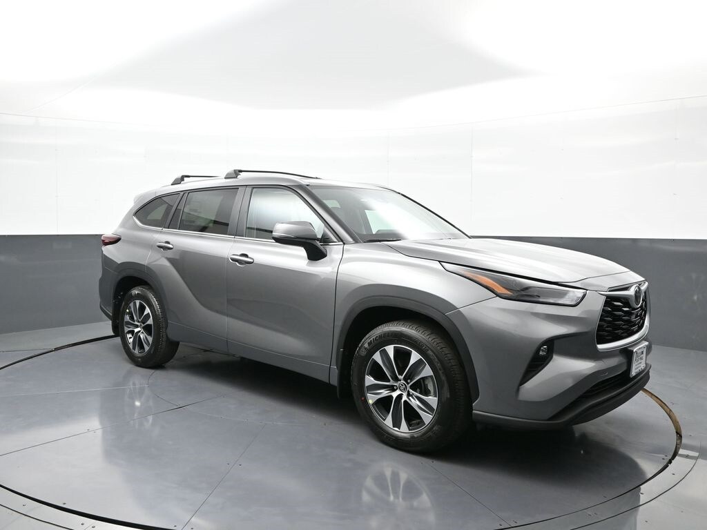 2025 Toyota Highlander XLE photo 4