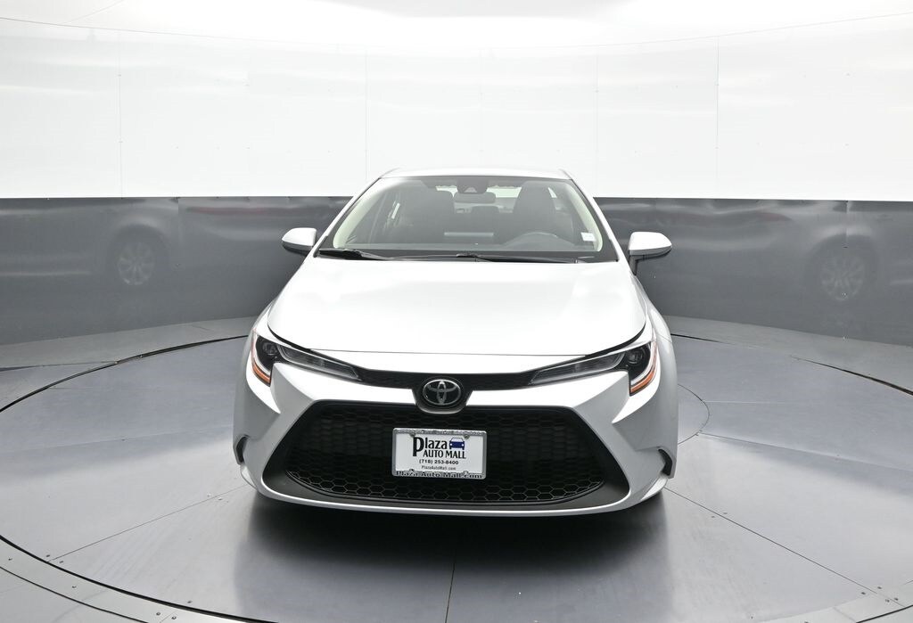 2022 Toyota Corolla LE photo 2
