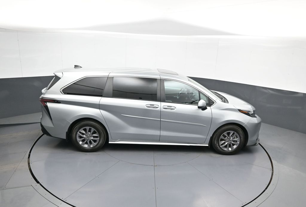 2024 Toyota Sienna XLE - Photo 39