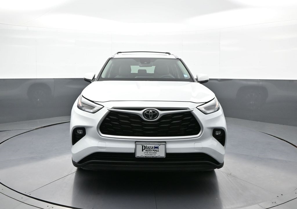 Certified 2022 Toyota Highlander XLE with VIN 5TDGZRBH8NS166797 for sale in Brooklyn, NY