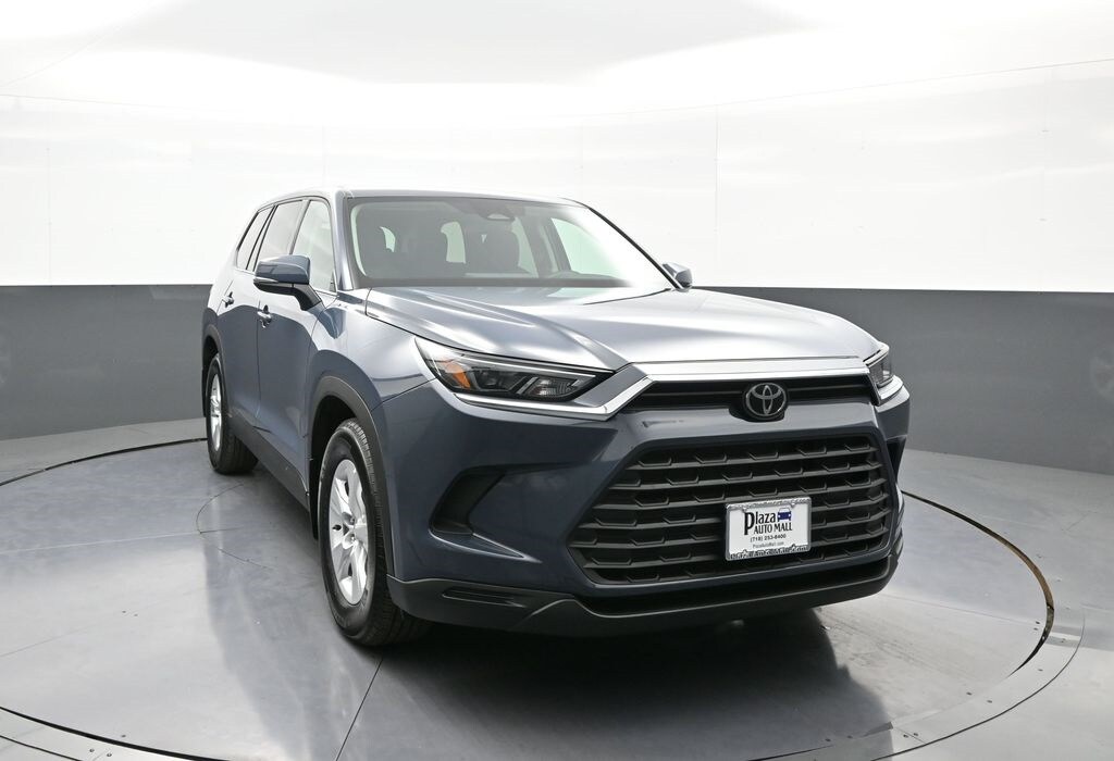 2025 Toyota Grand Highlander LE photo 3