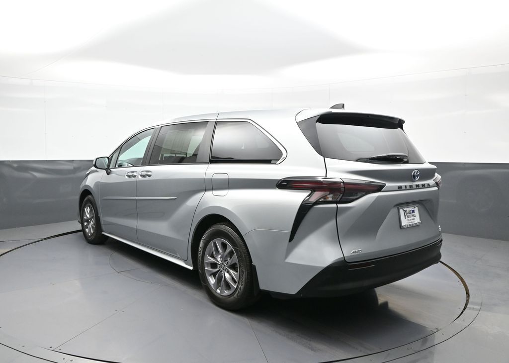 2024 Toyota Sienna XLE - Photo 8