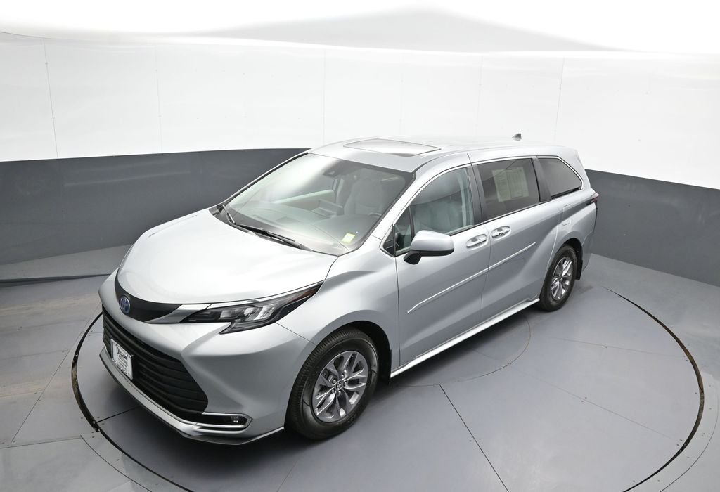 2024 Toyota Sienna XLE - Photo 36