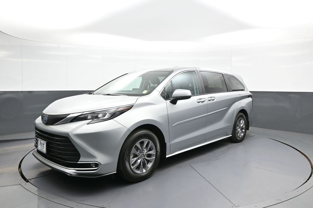2024 Toyota Sienna XLE - Photo 10