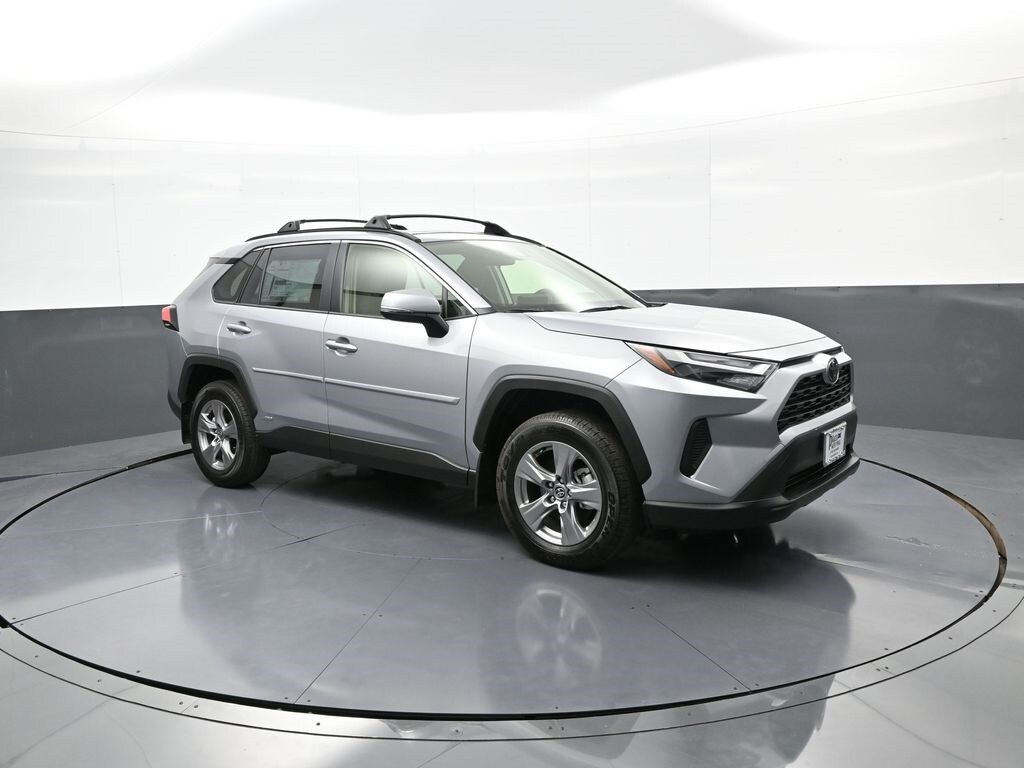 2025 Toyota RAV4 Hybrid XLE photo 3
