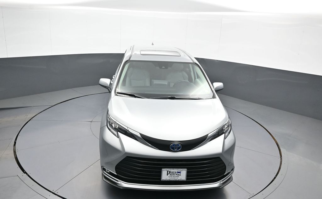 2024 Toyota Sienna XLE - Photo 37
