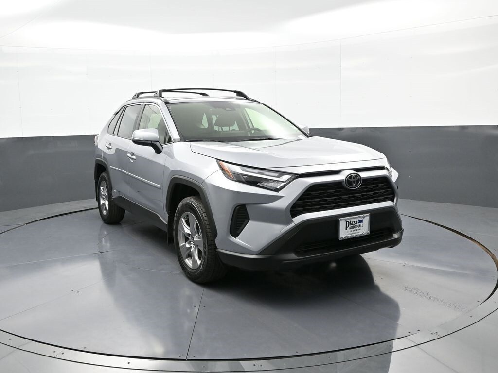 2025 Toyota RAV4 Hybrid XLE photo 2