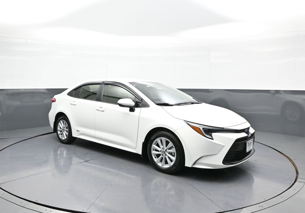 2025 Toyota Corolla Hybrid LE photo 4