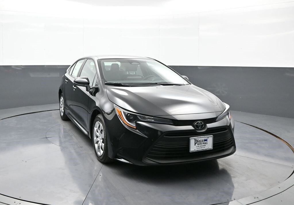 2025 Toyota Corolla LE photo 3