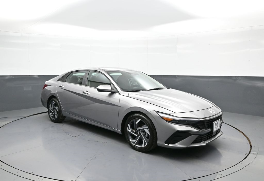 Certified 2025 Hyundai Elantra SEL Convenience Sedan