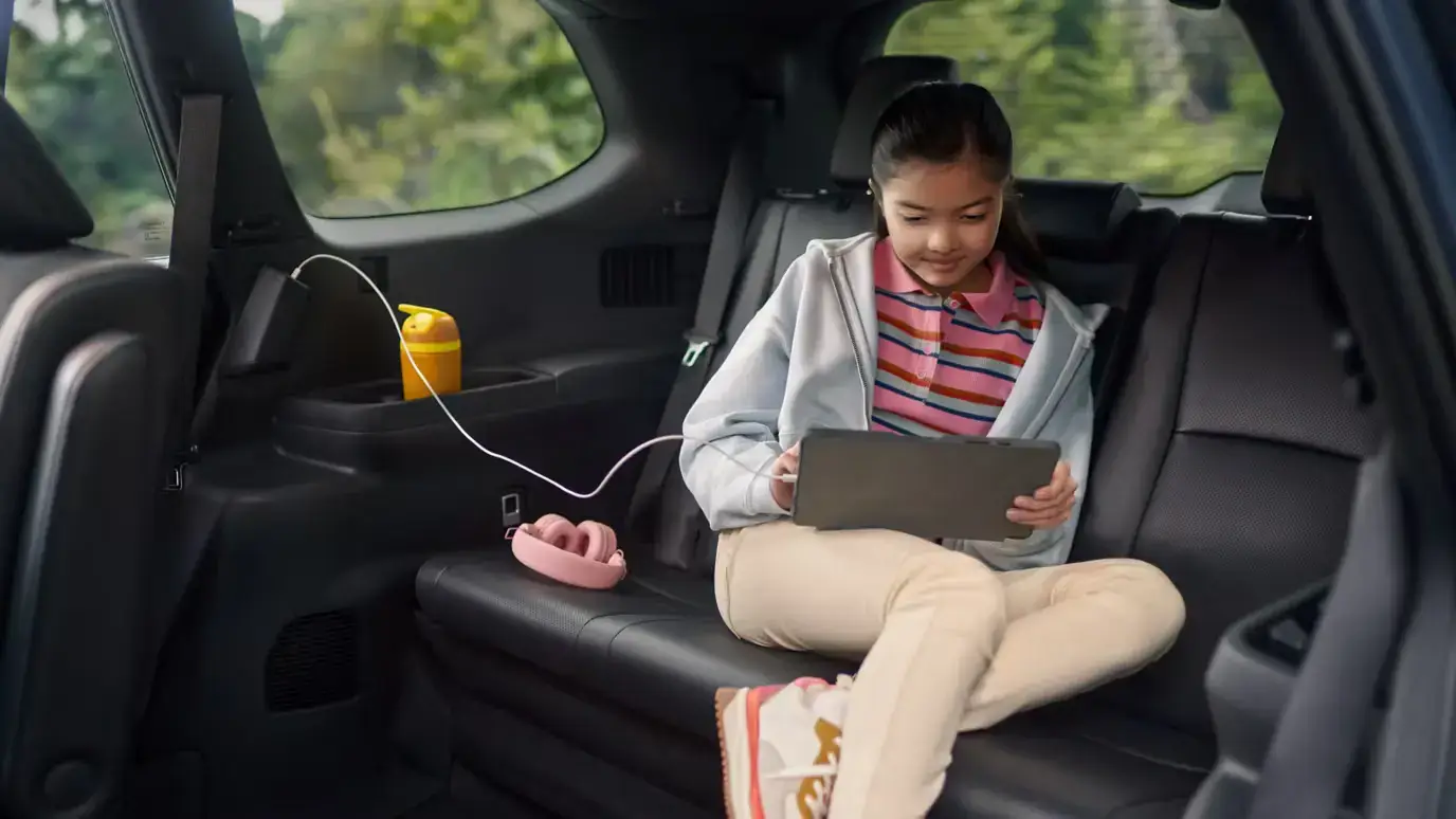 Rear seat charging ports for second-row passengers in the Toyota Grand Highlander