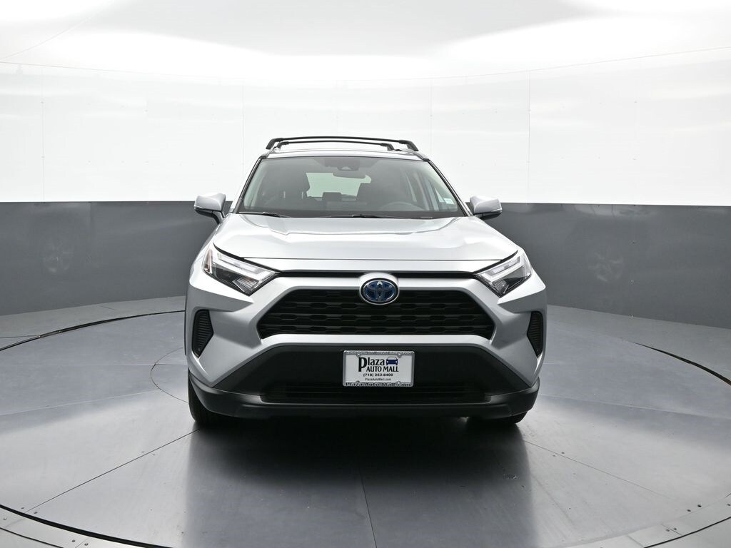 2024 Toyota RAV4 Hybrid XLE photo 2